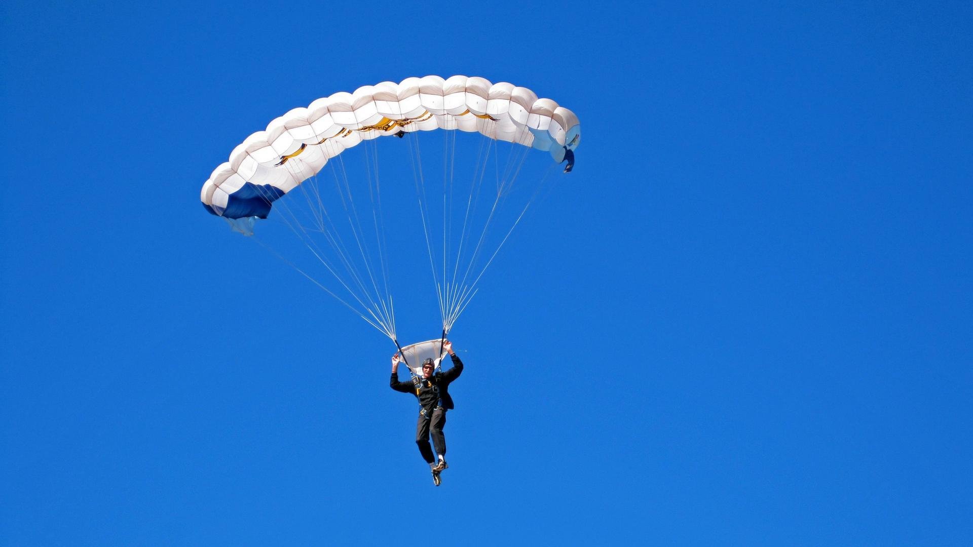 体育明星携手慈善机构 为贫困儿童点燃希望之光